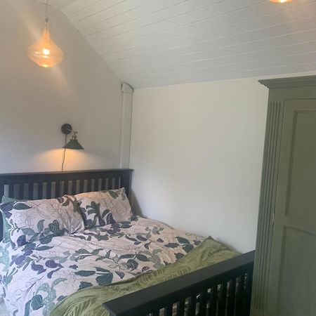 Newly Refurbished One Bedroom With Additional Sofa Bed Self Contained Flat In Garden Abbots Langley Extérieur photo