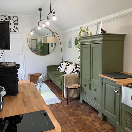 Newly Refurbished One Bedroom With Additional Sofa Bed Self Contained Flat In Garden Abbots Langley Extérieur photo
